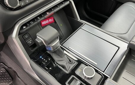 Toyota Sequoia, 2023 год, 11 499 000 рублей, 31 фотография