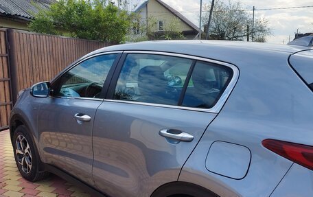 KIA Sportage IV рестайлинг, 2020 год, 2 450 000 рублей, 3 фотография