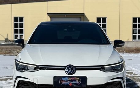 Volkswagen Golf VIII, 2022 год, 1 950 999 рублей, 2 фотография