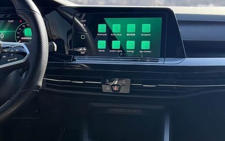 Volkswagen Golf VIII, 2022 год, 1 950 999 рублей, 13 фотография