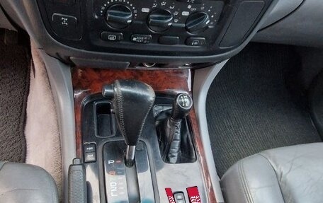 Toyota Land Cruiser 100 рестайлинг 2, 2002 год, 2 100 000 рублей, 13 фотография