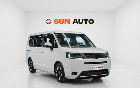 Honda Stepwgn, 2023 год, 3 650 000 рублей, 3 фотография