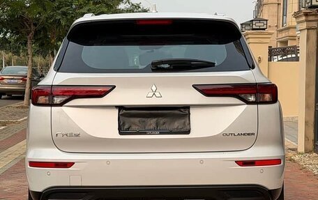 Mitsubishi Outlander, 2022 год, 3 610 000 рублей, 6 фотография