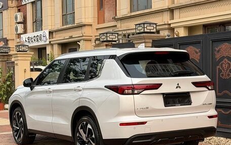 Mitsubishi Outlander, 2022 год, 3 610 000 рублей, 5 фотография