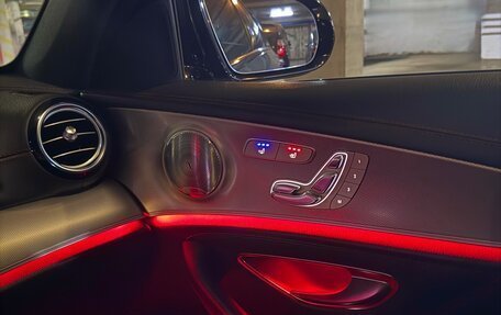 Mercedes-Benz E-Класс AMG, 2018 год, 5 300 000 рублей, 26 фотография