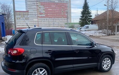 Volkswagen Tiguan I, 2011 год, 1 058 000 рублей, 2 фотография