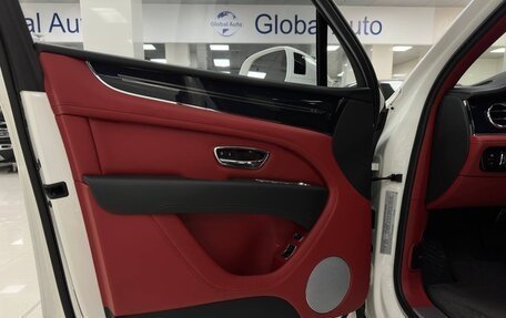 Bentley Bentayga I, 2022 год, 24 000 000 рублей, 10 фотография