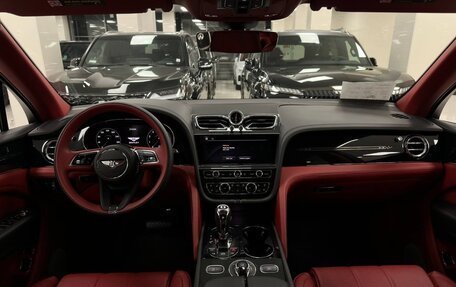 Bentley Bentayga I, 2022 год, 24 000 000 рублей, 13 фотография