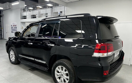 Toyota Land Cruiser 200, 2016 год, 4 999 000 рублей, 3 фотография