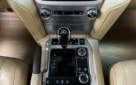 Toyota Land Cruiser 200, 2016 год, 4 999 000 рублей, 23 фотография