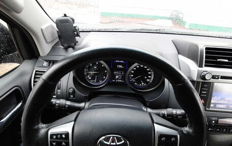 Toyota Land Cruiser Prado 150 рестайлинг 2, 2016 год, 3 800 000 рублей, 17 фотография