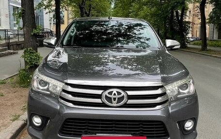 Toyota Hilux VIII, 2016 год, 3 100 000 рублей, 1 фотография