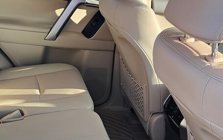 Toyota Land Cruiser Prado 150 рестайлинг 2, 2020 год, 4 900 000 рублей, 9 фотография