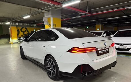 BMW 5 серия, 2024 год, 6 090 000 рублей, 4 фотография