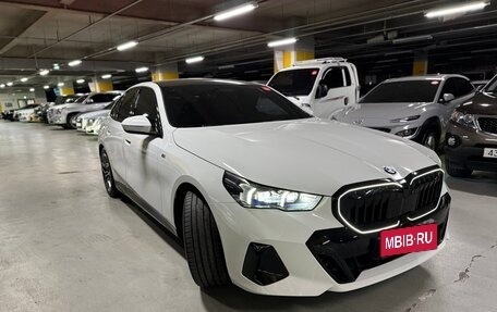 BMW 5 серия, 2024 год, 6 090 000 рублей, 2 фотография