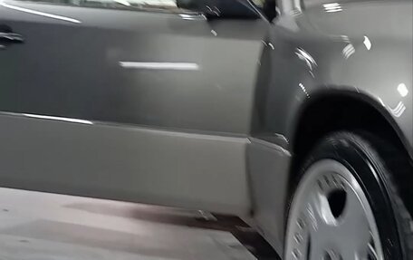 Mercedes-Benz E-Класс, 1993 год, 1 100 000 рублей, 4 фотография