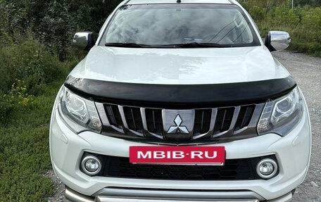 Mitsubishi L200 IV рестайлинг, 2017 год, 2 585 000 рублей, 2 фотография