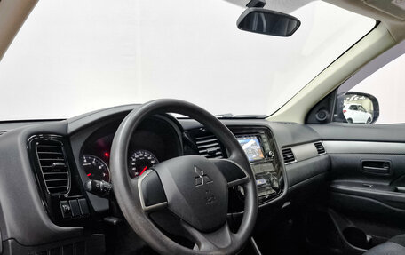 Mitsubishi Outlander III рестайлинг 3, 2016 год, 1 770 000 рублей, 15 фотография