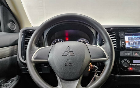 Mitsubishi Outlander III рестайлинг 3, 2016 год, 1 770 000 рублей, 21 фотография