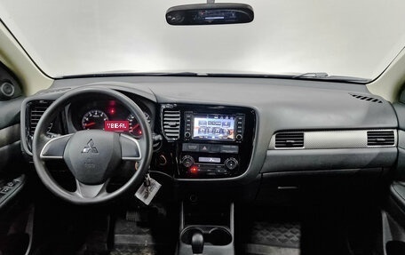 Mitsubishi Outlander III рестайлинг 3, 2016 год, 1 770 000 рублей, 14 фотография