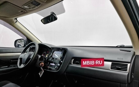 Mitsubishi Outlander III рестайлинг 3, 2016 год, 1 770 000 рублей, 13 фотография