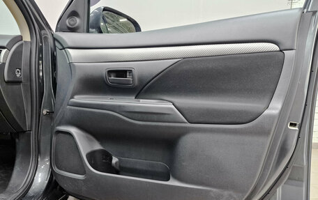 Mitsubishi Outlander III рестайлинг 3, 2016 год, 1 770 000 рублей, 23 фотография