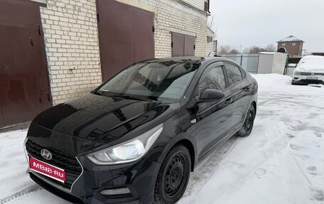 Hyundai Solaris II рестайлинг, 2017 год, 1 050 000 рублей, 1 фотография