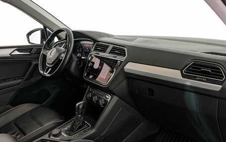 Volkswagen Tiguan II, 2018 год, 3 200 000 рублей, 13 фотография