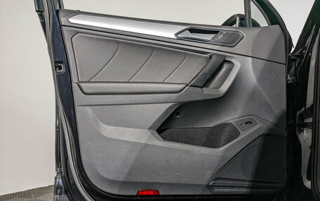 Volkswagen Tiguan II, 2018 год, 3 200 000 рублей, 19 фотография