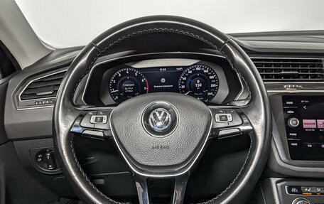 Volkswagen Tiguan II, 2018 год, 3 200 000 рублей, 22 фотография