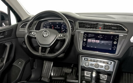 Volkswagen Tiguan II, 2018 год, 3 200 000 рублей, 28 фотография
