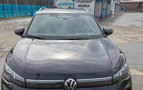 Volkswagen Tiguan, 2024 год, 4 300 000 рублей, 3 фотография