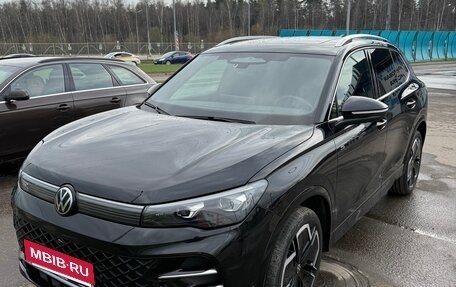 Volkswagen Tiguan, 2024 год, 4 300 000 рублей, 22 фотография