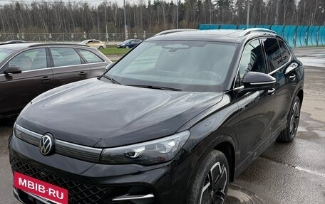 Volkswagen Tiguan, 2024 год, 4 300 000 рублей, 25 фотография