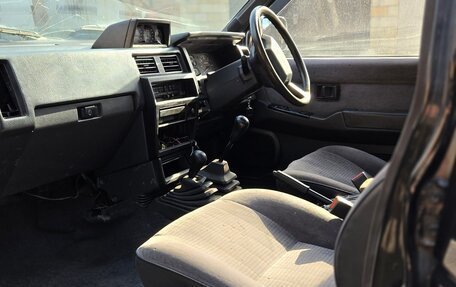 Nissan Terrano II рестайлинг, 1993 год, 450 000 рублей, 2 фотография