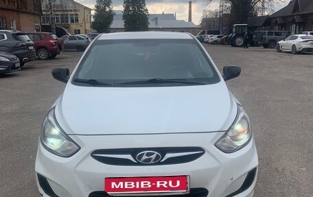 Hyundai Solaris II рестайлинг, 2012 год, 610 000 рублей, 1 фотография