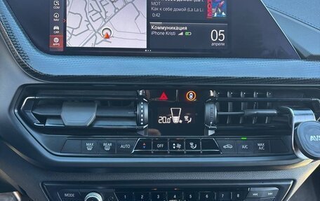 BMW 1 серия, 2022 год, 1 800 000 рублей, 5 фотография