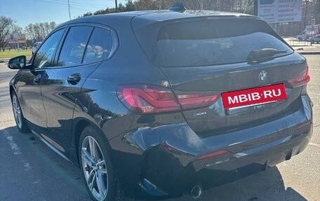 BMW 1 серия, 2022 год, 1 800 000 рублей, 2 фотография