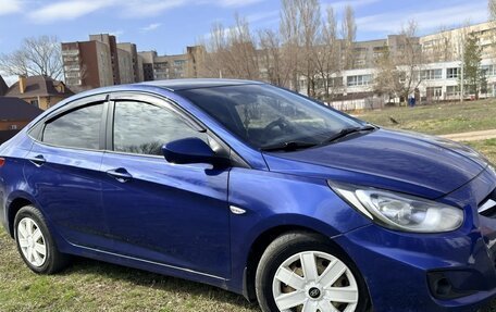 Hyundai Solaris II рестайлинг, 2011 год, 650 000 рублей, 4 фотография