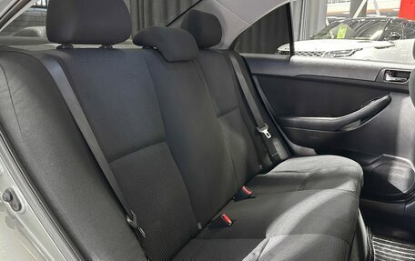 Toyota Avensis III рестайлинг, 2004 год, 797 000 рублей, 14 фотография