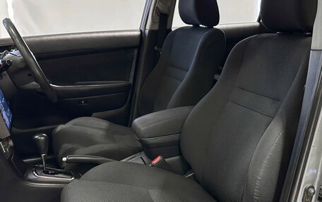 Toyota Avensis III рестайлинг, 2004 год, 797 000 рублей, 11 фотография