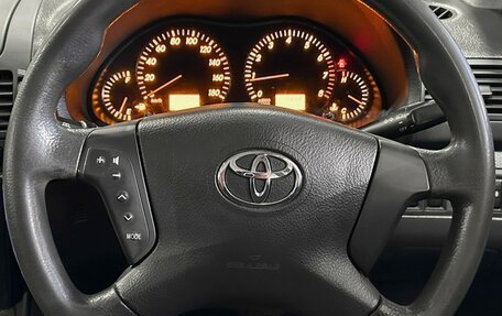 Toyota Avensis III рестайлинг, 2004 год, 797 000 рублей, 21 фотография