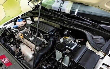 Volkswagen Jetta VI, 2013 год, 900 000 рублей, 23 фотография