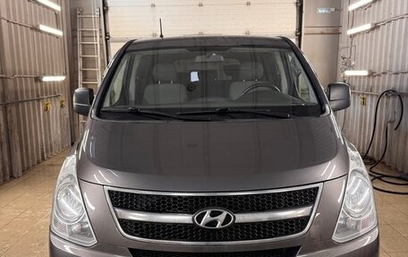 Hyundai H-1 II рестайлинг, 2012 год, 1 600 000 рублей, 2 фотография