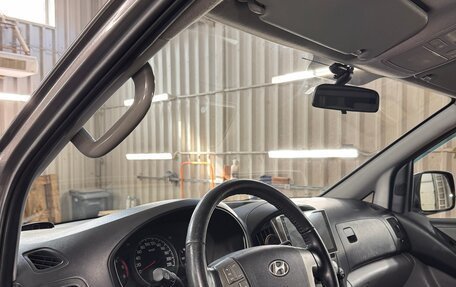 Hyundai H-1 II рестайлинг, 2012 год, 1 600 000 рублей, 12 фотография