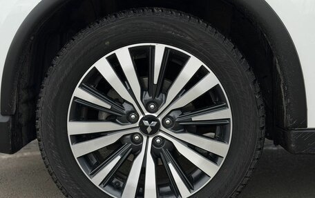 Mitsubishi Outlander III рестайлинг 3, 2020 год, 2 400 000 рублей, 8 фотография