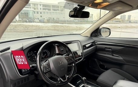 Mitsubishi Outlander III рестайлинг 3, 2020 год, 2 400 000 рублей, 13 фотография