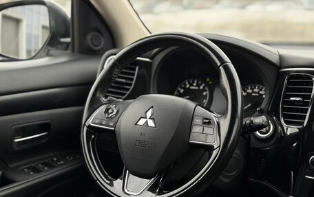 Mitsubishi Outlander III рестайлинг 3, 2020 год, 2 400 000 рублей, 15 фотография