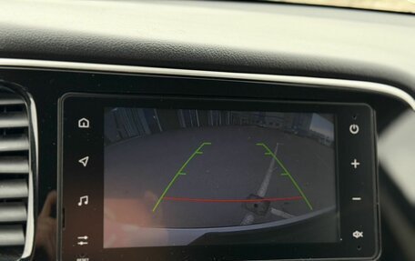 Mitsubishi Outlander III рестайлинг 3, 2020 год, 2 400 000 рублей, 20 фотография