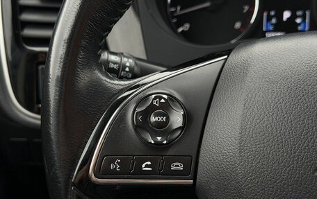 Mitsubishi Outlander III рестайлинг 3, 2020 год, 2 400 000 рублей, 17 фотография